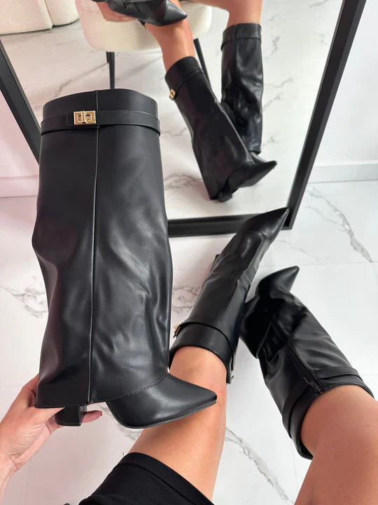 Jaimy Boots With Lock
